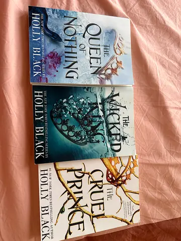 Holly Black paperback set: The Cruel Prince, The Wicked King, The Queen of Nothing
