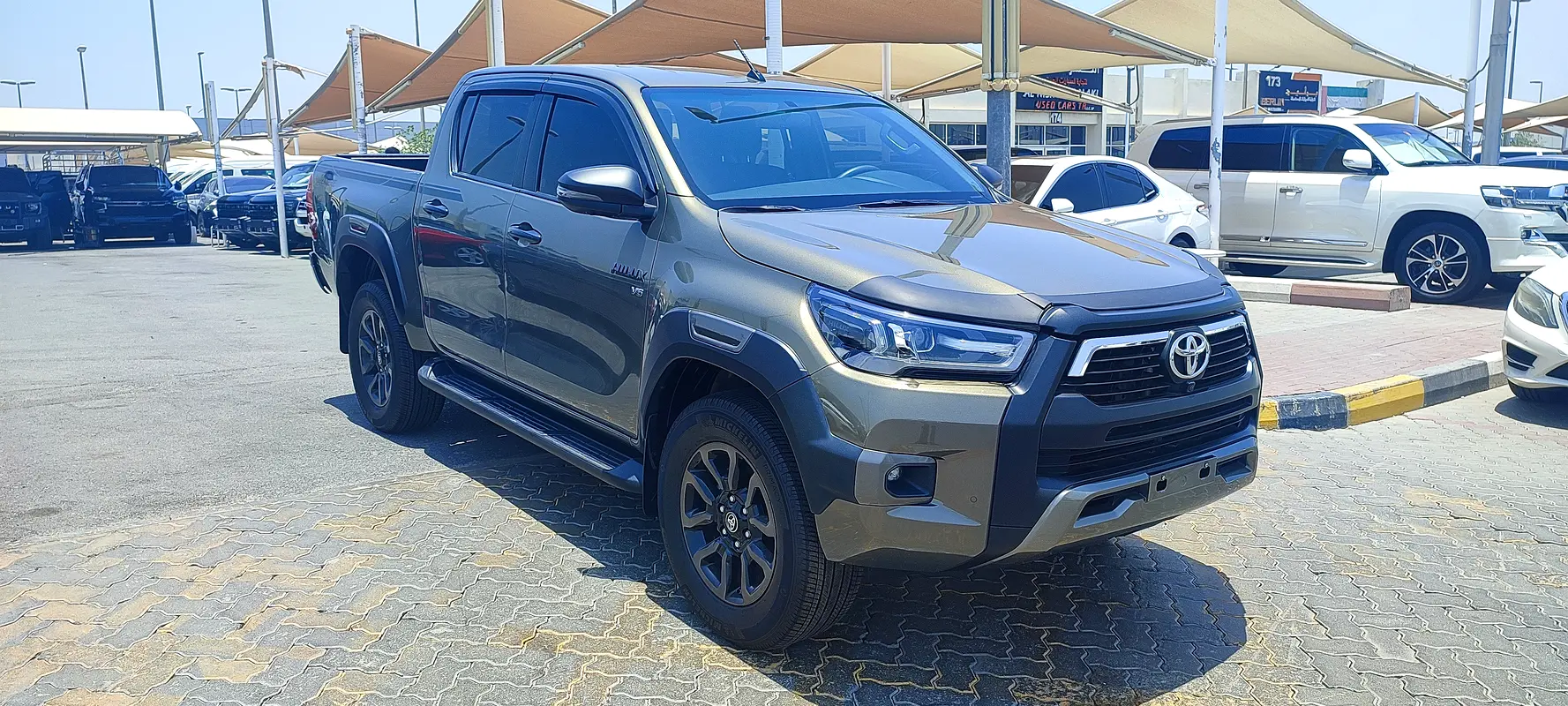 Toyota Hilux 2022 — photo 1 of 19
