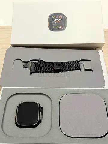 Used square smartwatch with spare metal mesh strap — good condition