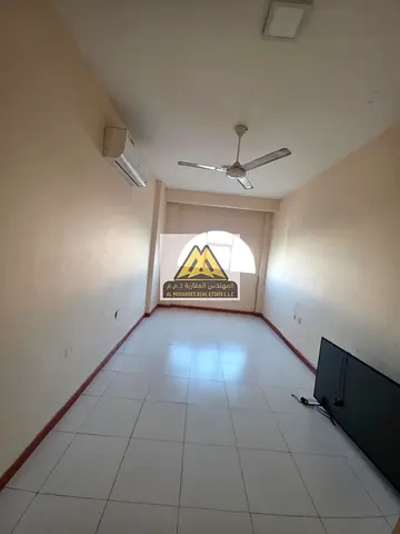 موقع مميز على شارع رئيسي | مطبخ مغلق | تكييف سبليت | باركن ترابي متوفر | قريب من شارع الشيخ عمار | سهولة الوصول للشارقة ودبي وطريق الشيخ محمد بن زايد