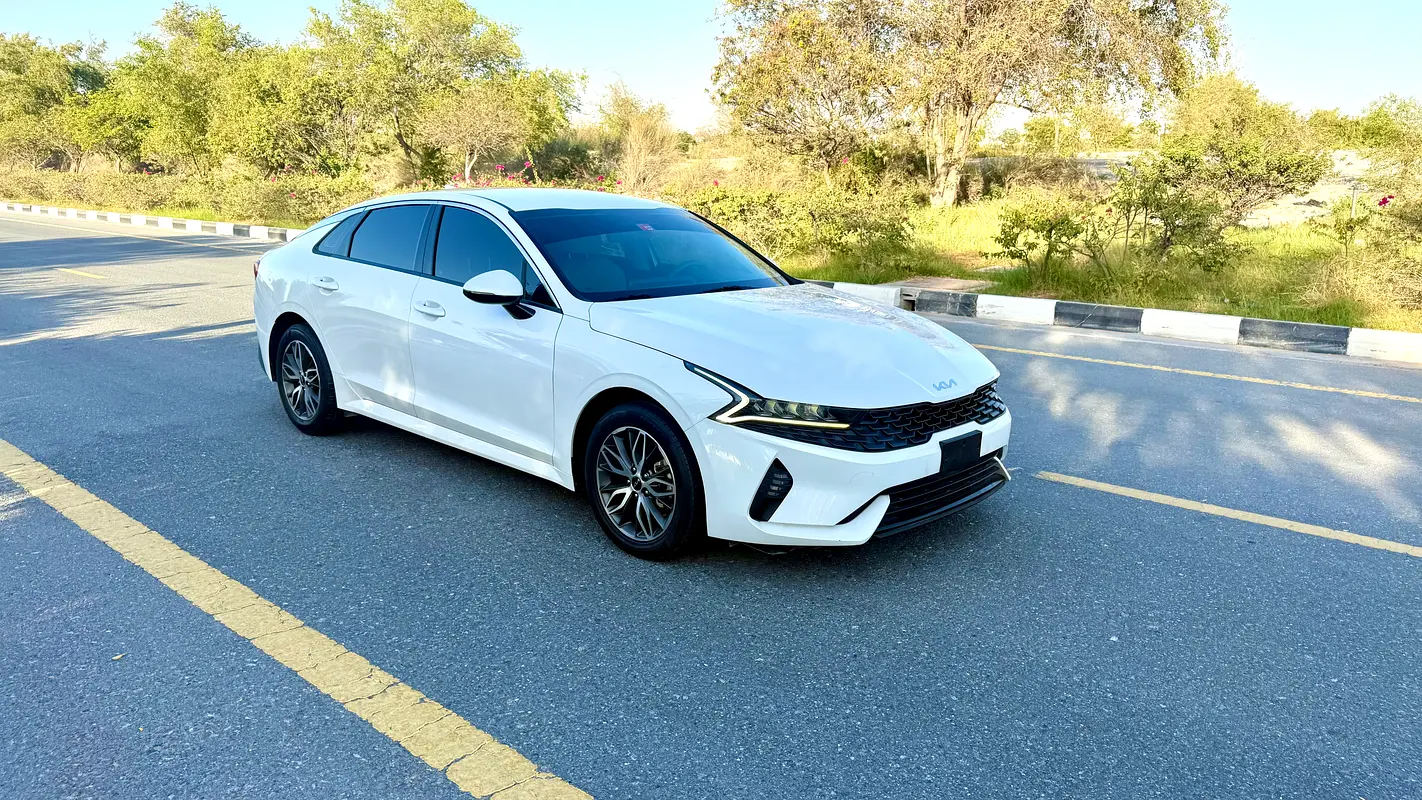 Kia K5 2023 — photo 1 of 19