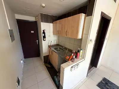 فرصة مميزة للسكن بسعر اقتصادي وموقع حيوي  استديو بمطبخ شبه منفصل للإيجار السنوي في النعيمية 3 – عجمان  فرصة مميزة للسكن بسعر اقتصادي وموقع حيوي  الإيج