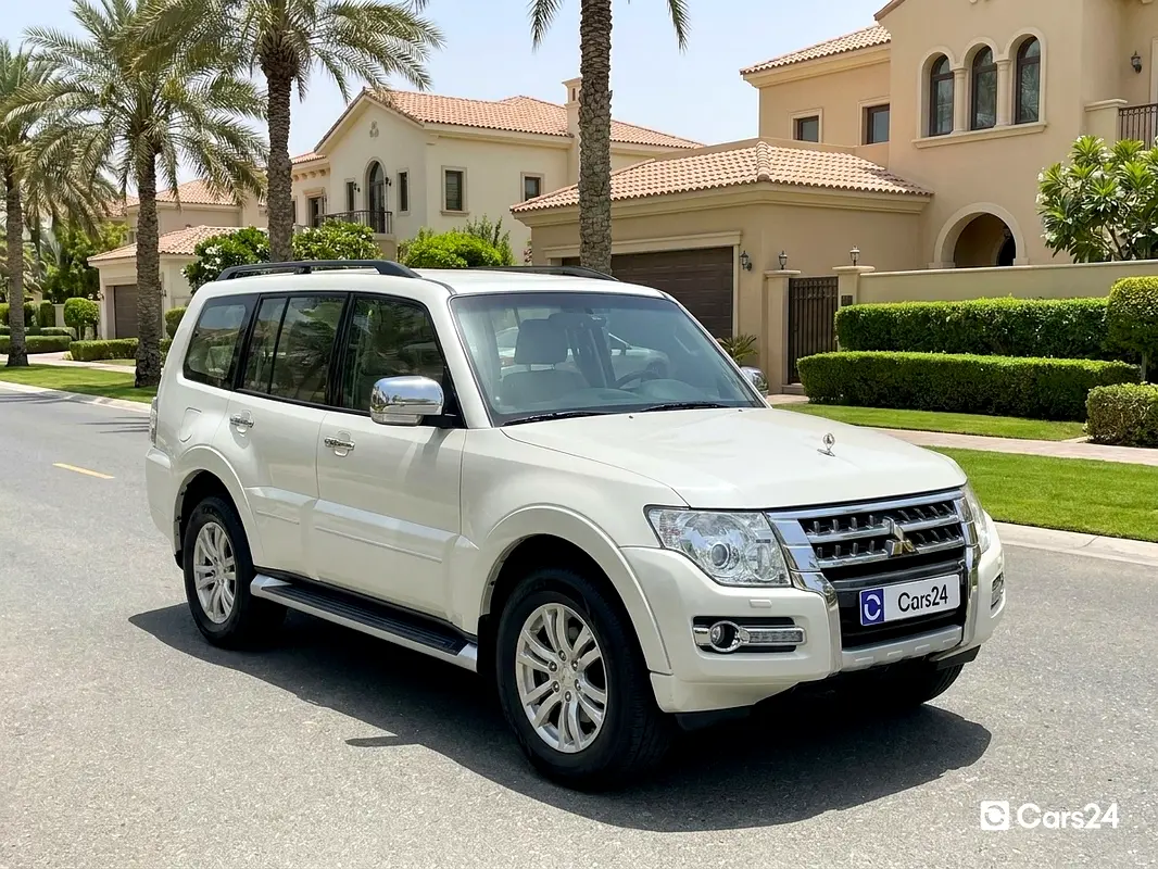 Mitsubishi Pajero 2020 — photo 1 of 13