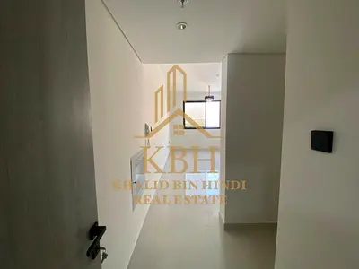 شقة ماستر أول ساكن في مويلح الفلاح مقابل الجادة بلكونة وتشطيبات حديثة وموقع حيوي قريب من الخدمات