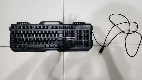 Wired USB Full-Size Mechanical-Style Keyboard (Ikon) - Good Working Condition