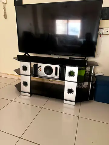 TV table for sale (No TV for sale only table)