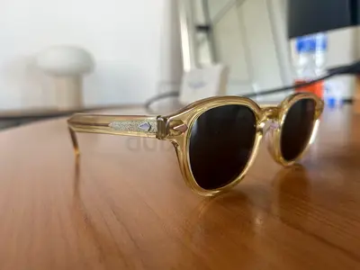 The gentleman’s community - JOHNNY Model — Round vintage-style sunglasses with amber frame