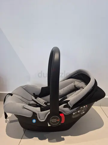 Infant car seat carrier - like new