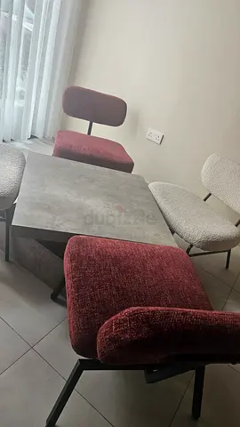 Modern Dining Set – 4 Chairs + Table | Excellent Condition