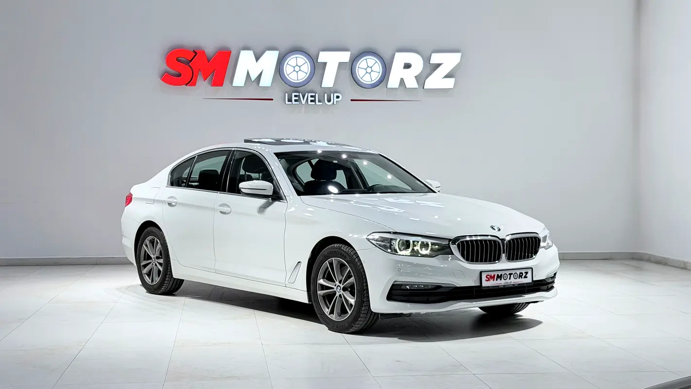 BMW 5-Series 2019 — photo 1 of 12