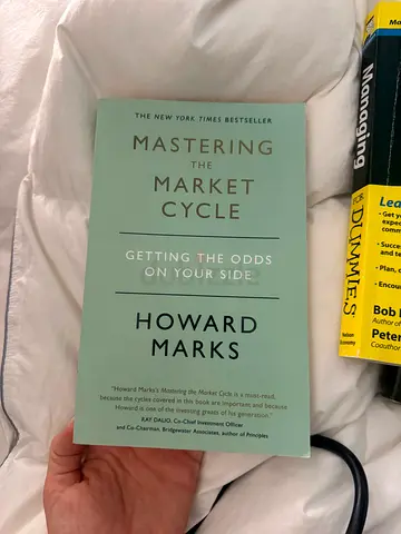 Mastering the Market Cycle by Howard Marks - paperback