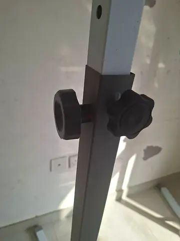 Adjustable hanging Pull up bar