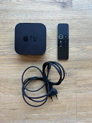 Apple TV 4K (2nd Generation) - Mint Condition with Apple Remote