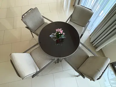 Outdoor 4-Seater Round Dining Set with Cushioned Chairs
