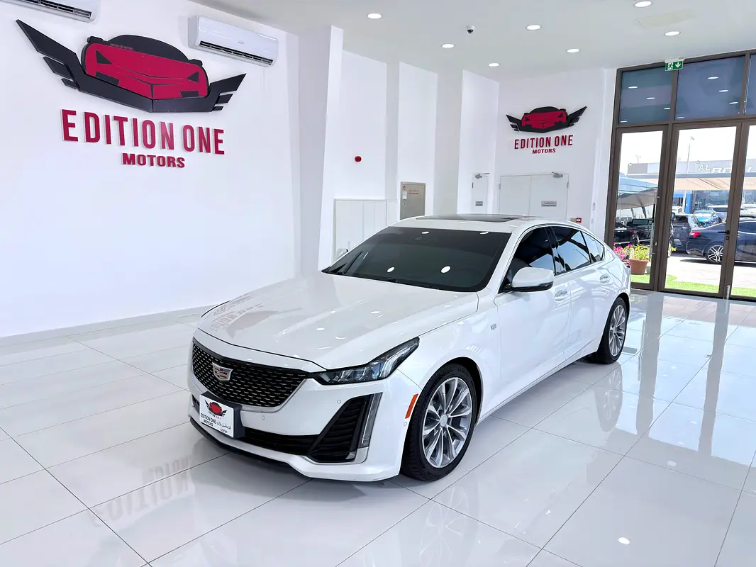 Cadillac CT5 2021 — photo 1 of 10