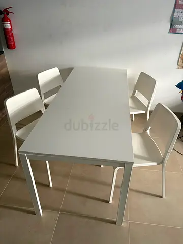 White modern dining table with 4 matching chairs