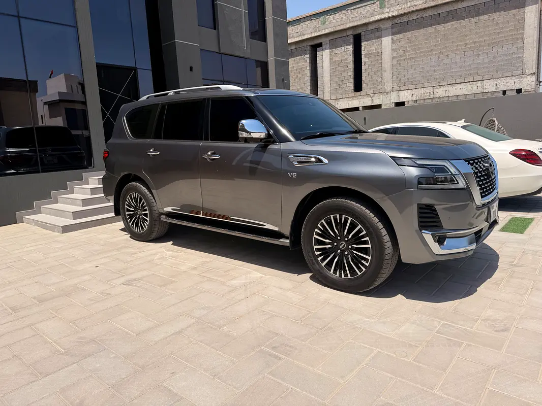 Nissan Patrol 2023 — photo 1 of 14