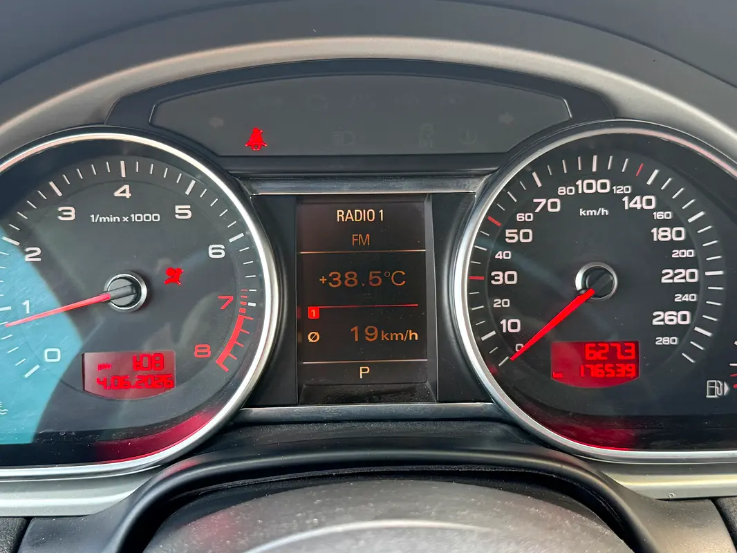 Audi Q7 2010 — photo 1 of 7