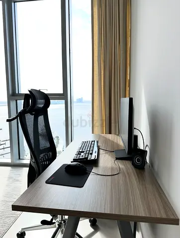 Modern Home Office Desk – Excellent Condition