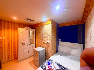 MEDIUM ROOM / WASHROOM SHARE