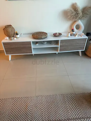 Tv bench