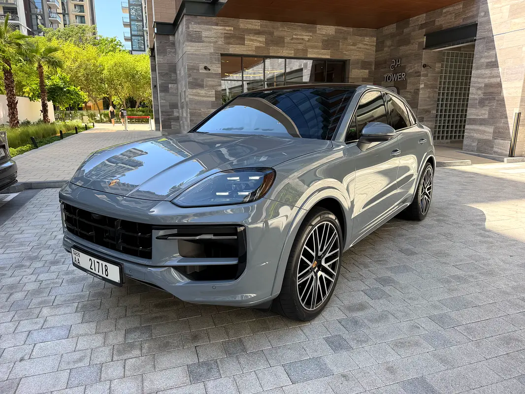 Porsche Cayenne 2024 — photo 1 of 19
