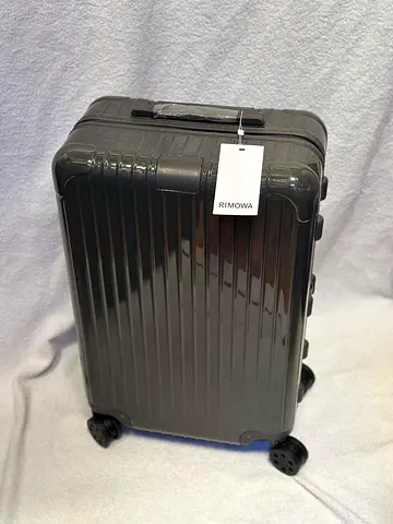 RIMOWA essential cabin suitcase