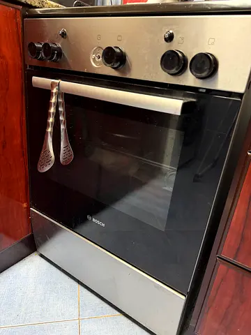 Bosch built-in electric oven and 4 gas burner - good working condition