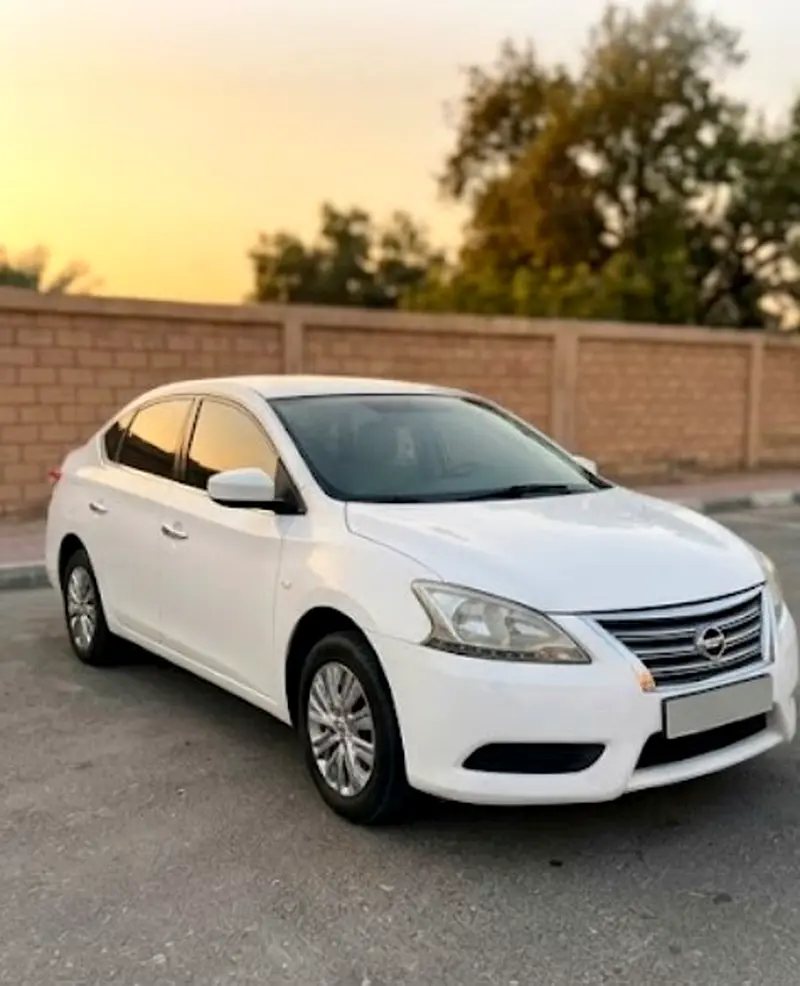 Nissan Sentra 2015 — photo 1 of 3