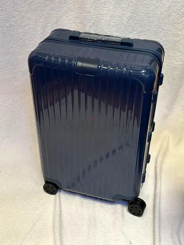 RIMOWA essential cabin suitcase