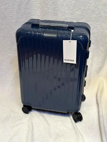 RIMOWA essential cabin suitcase
