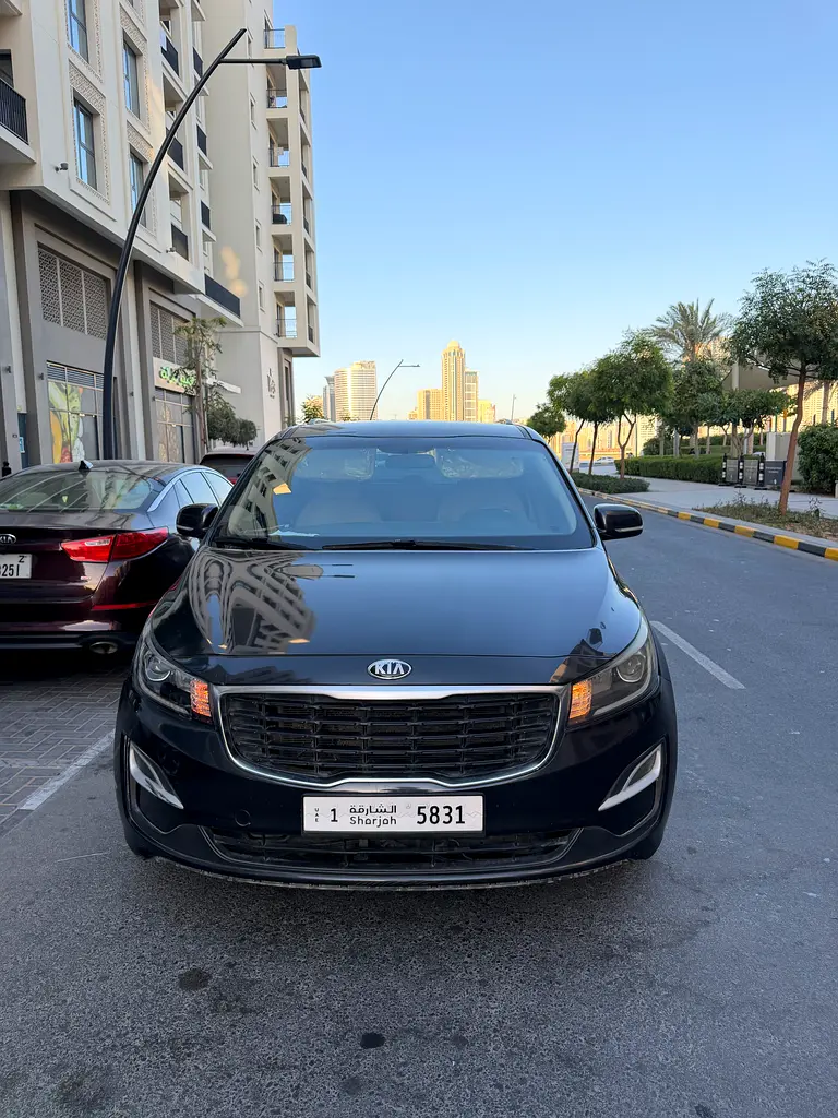 Kia Carnival 2019 — photo 1 of 5