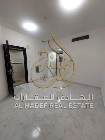للإيجار السنوي – الشارقة / مويلح القديمة بناية جديدة