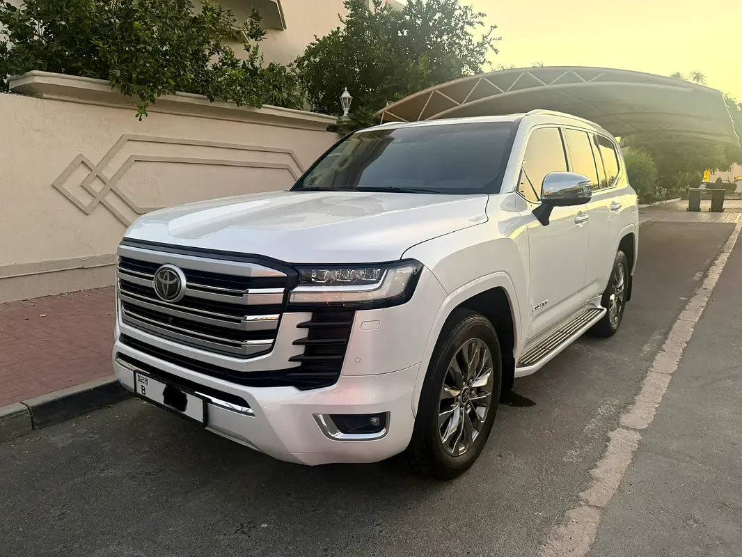 Toyota Land Cruiser 2023 — photo 1 of 8
