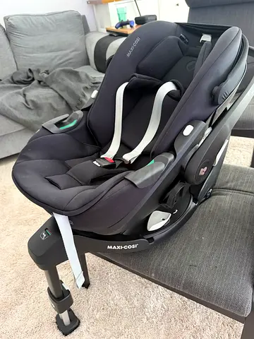 Maxi-Cosi Infant Car Seat with ISOFIX Base - Good Condition