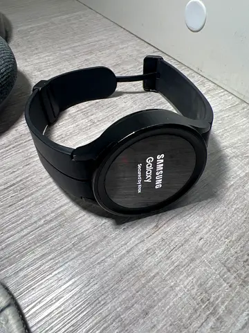 Samsung Galaxy Watch5 Pro 45mm (SM-R920) – Excellent Condition – Charger Included