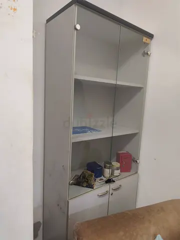 Glass cabinet big with 3 shelves