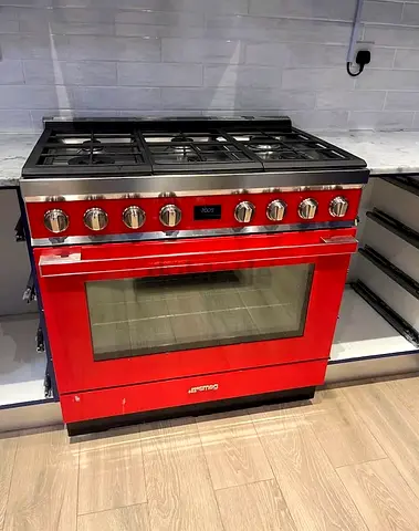 Smeg 90x60cm dual-fuel 6Burner Gas cooker Stove with Electric Oven from the Portofino Series CPF9GMR