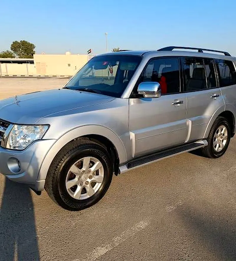 Mitsubishi Pajero 2013 — photo 1 of 4