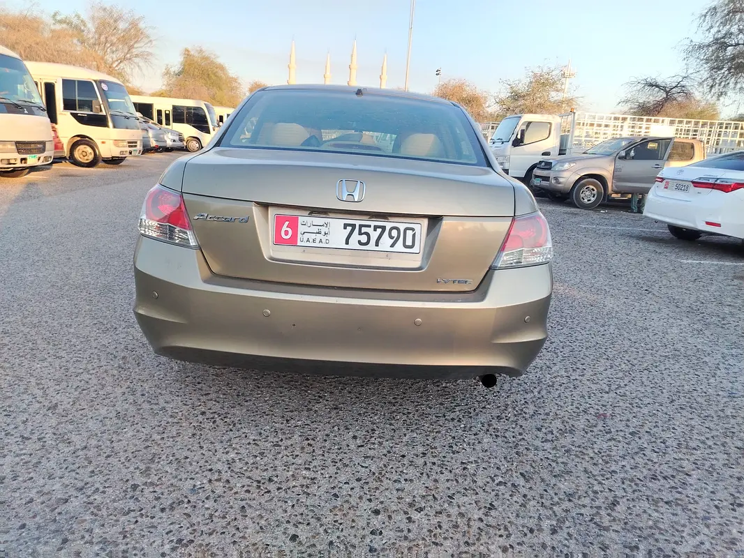Honda Accord 2008 — photo 1 of 11