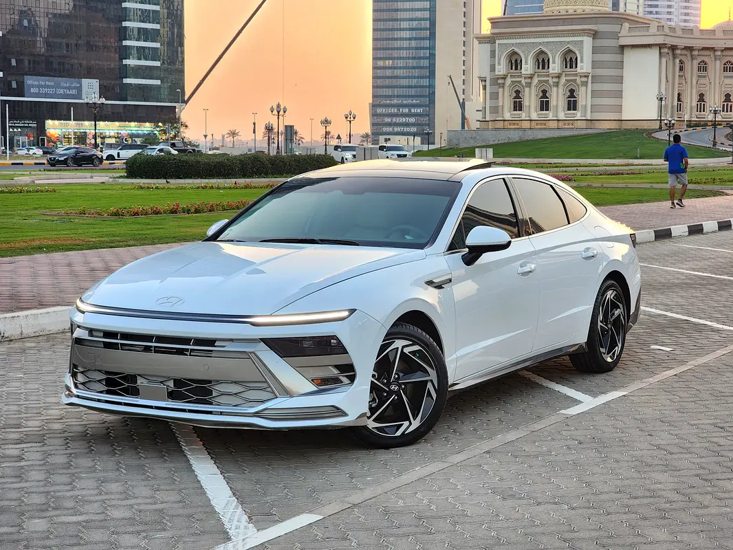 Hyundai Sonata 2025 — photo 1 of 20