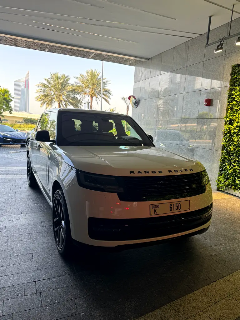 Land Rover Range Rover 2023 — photo 1 of 14