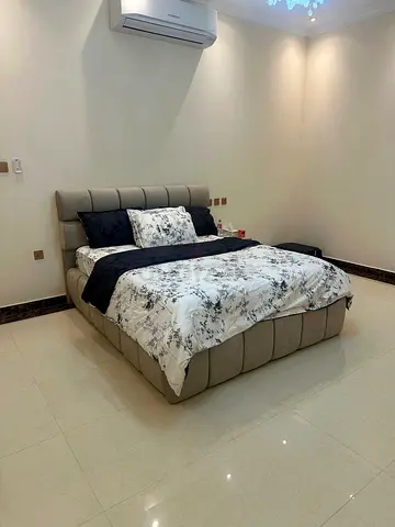 Queen Size Bed With Draw ( 4 Beds Available)