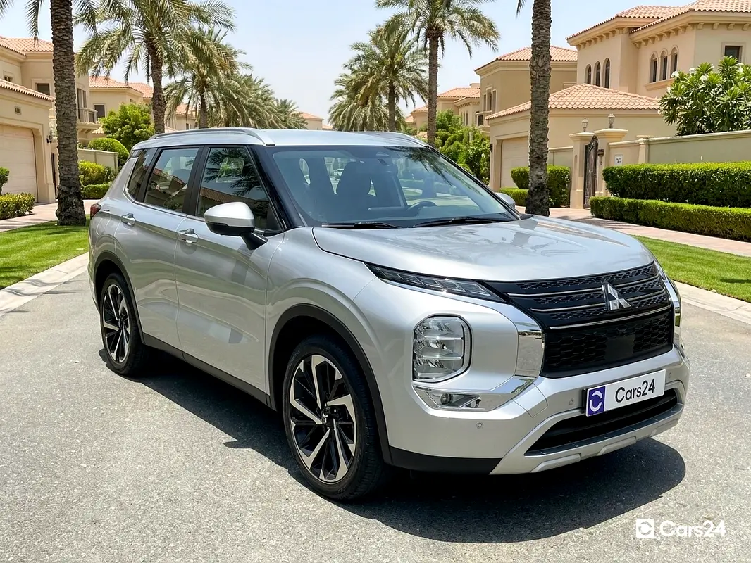Mitsubishi Outlander 2024 — photo 1 of 13