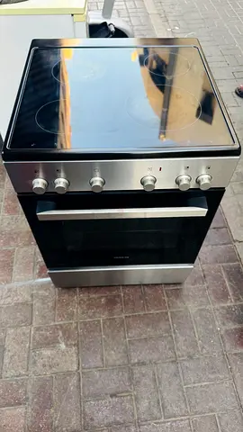 Siemens 4 burners full electric new condition cooking range