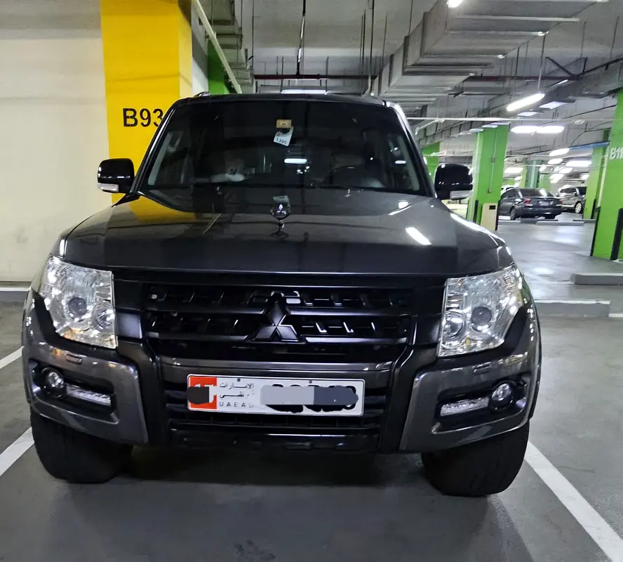 Mitsubishi Pajero 2015 — photo 1 of 8
