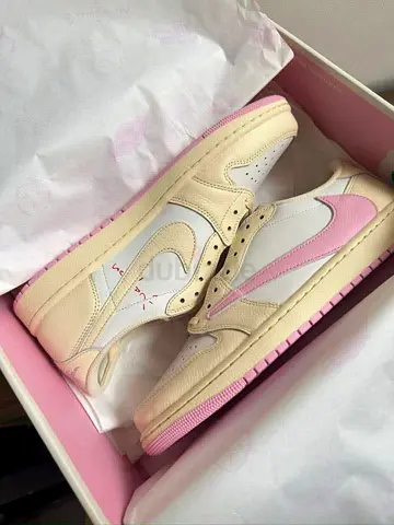 Travis scott shy pink