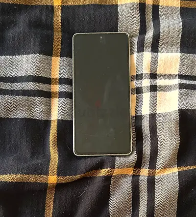 Used Android smartphone with case - good working condition Samsung galexy