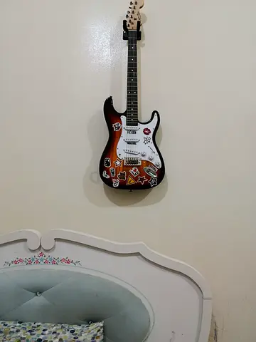 AWESOME ELECTRIC GUITAR WITH ALL ESSENTIALS FOR SALE!