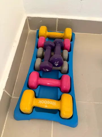 Set of small dumbbells with foam rack - light weights (Reebok included)